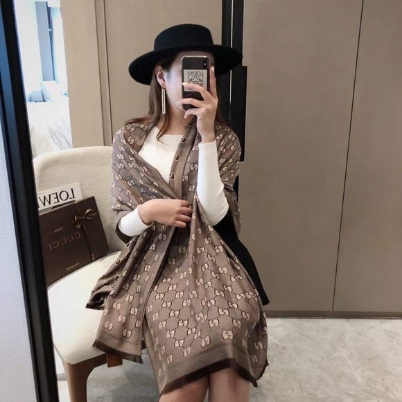 💎✨AUTHENTIC✨💎Gucci scarf - Picture 2 of 7